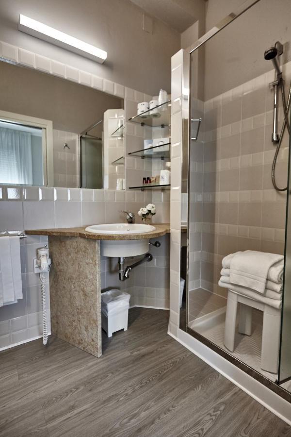 Junior Suite Familiare con Vista Piscina o Giardino