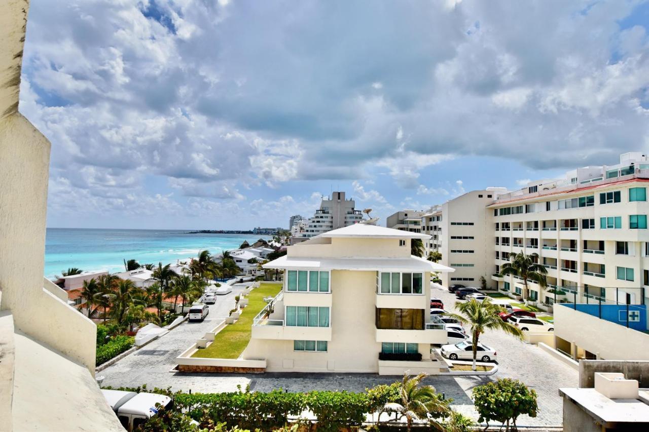 King Suite Pool View