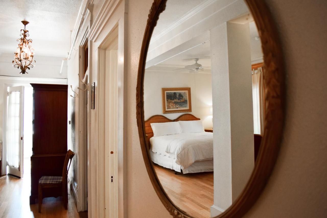 Deluxe King Room Fireplace