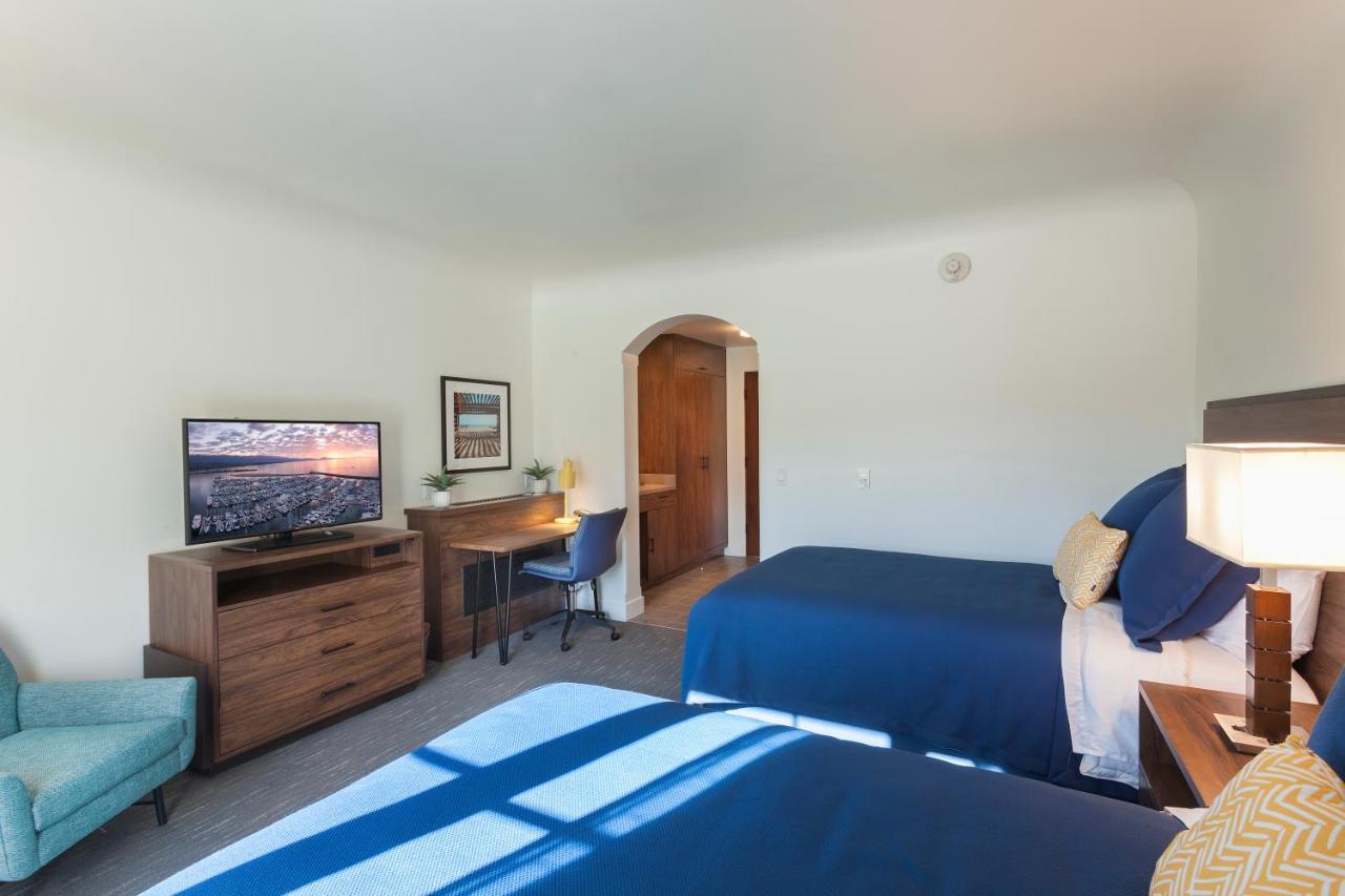 Standard Room 2 Double Beds