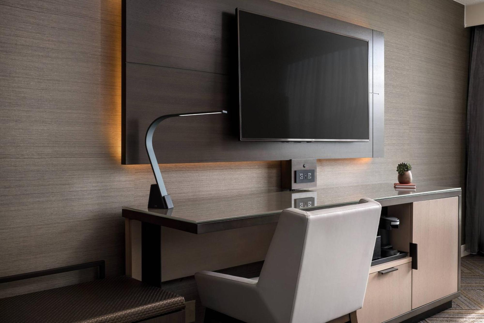 Queen Room,1389983924:JPEG