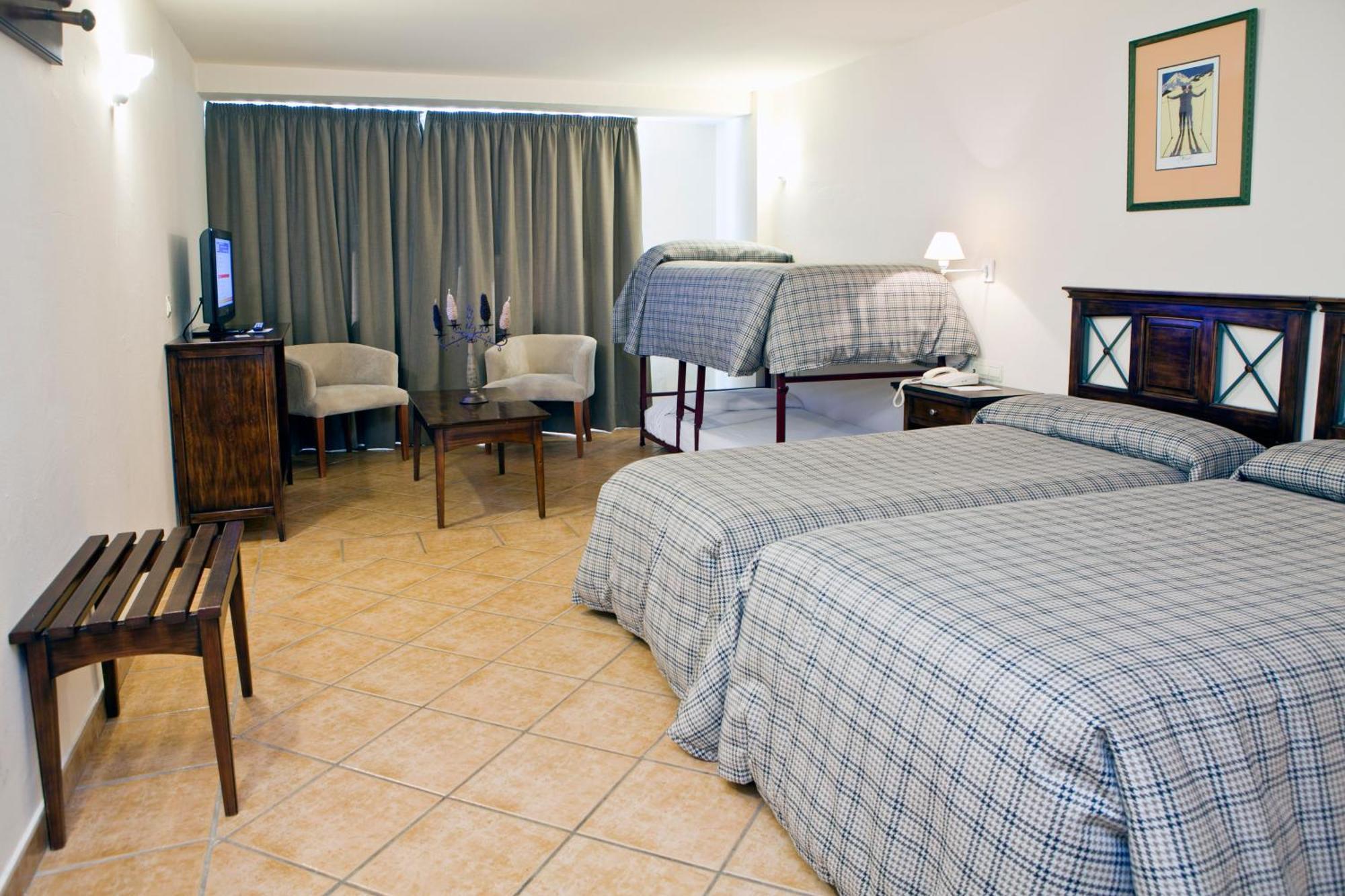 Quarto Familiar (4 Adultos)