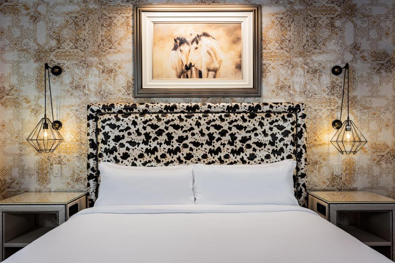 Standard King Room,988352770:JPEG