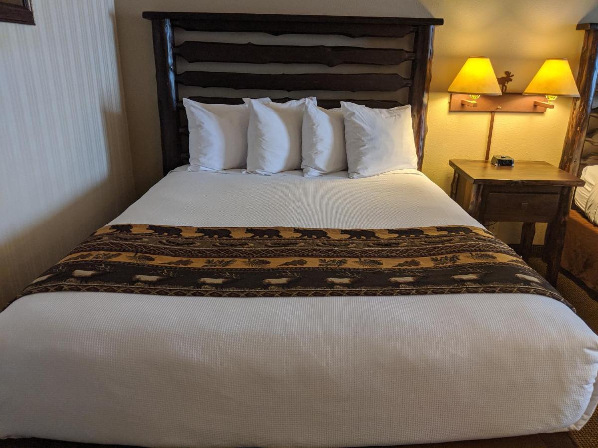 Queen Room Two Queen Beds
