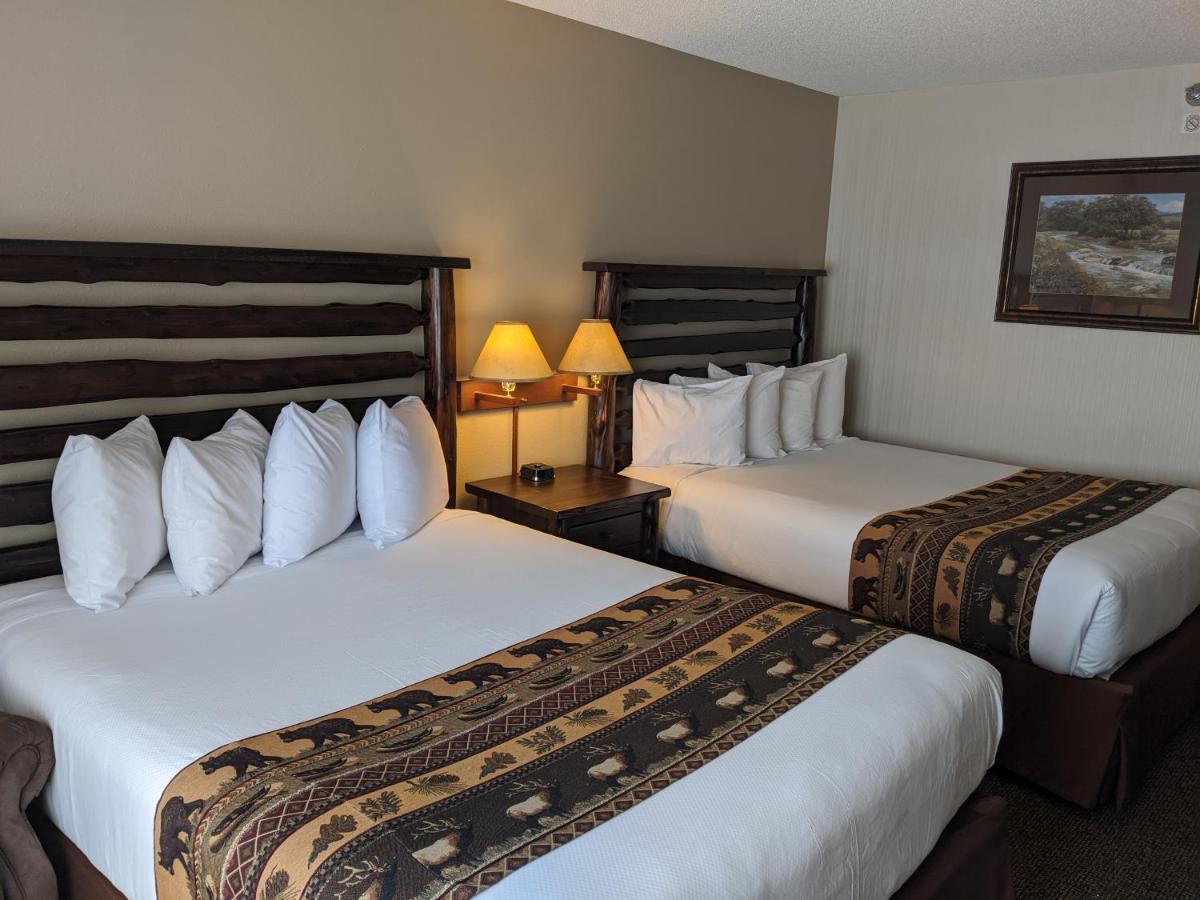 Queen Room Two Queen Beds