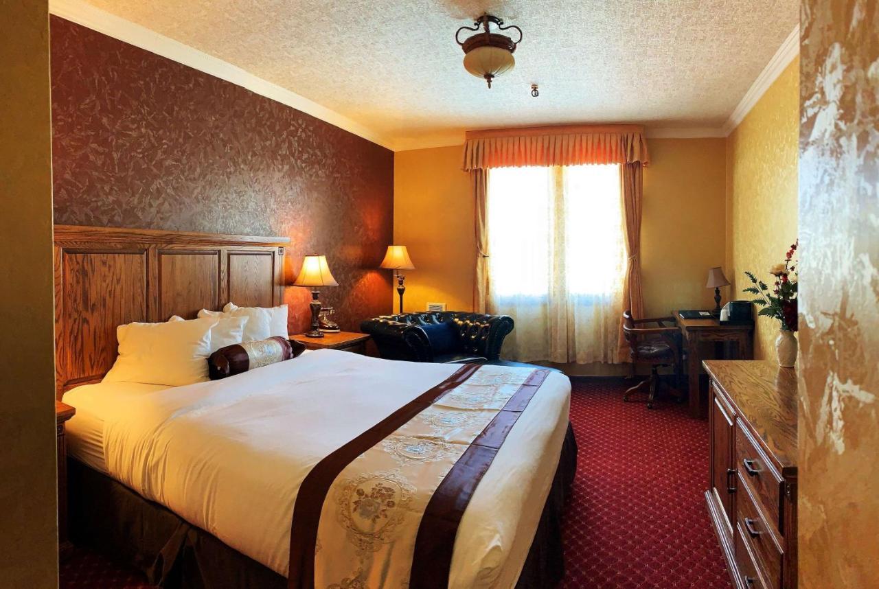 Deluxe King Room Non-Smoking