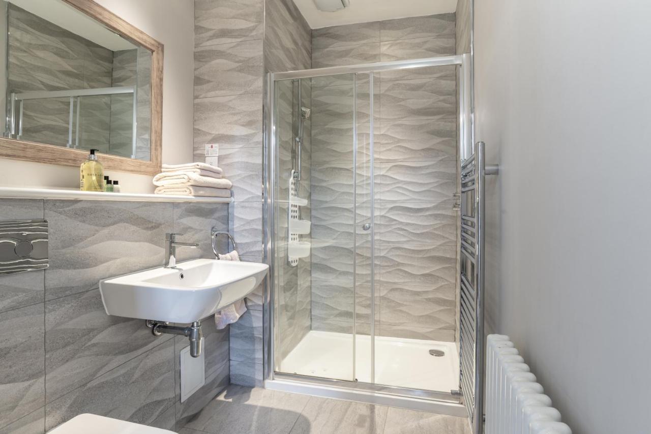 One-Bedroom Suite 1
