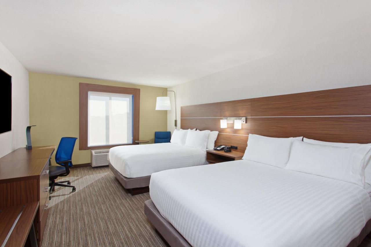 Standard Queen Room Two Queen Beds