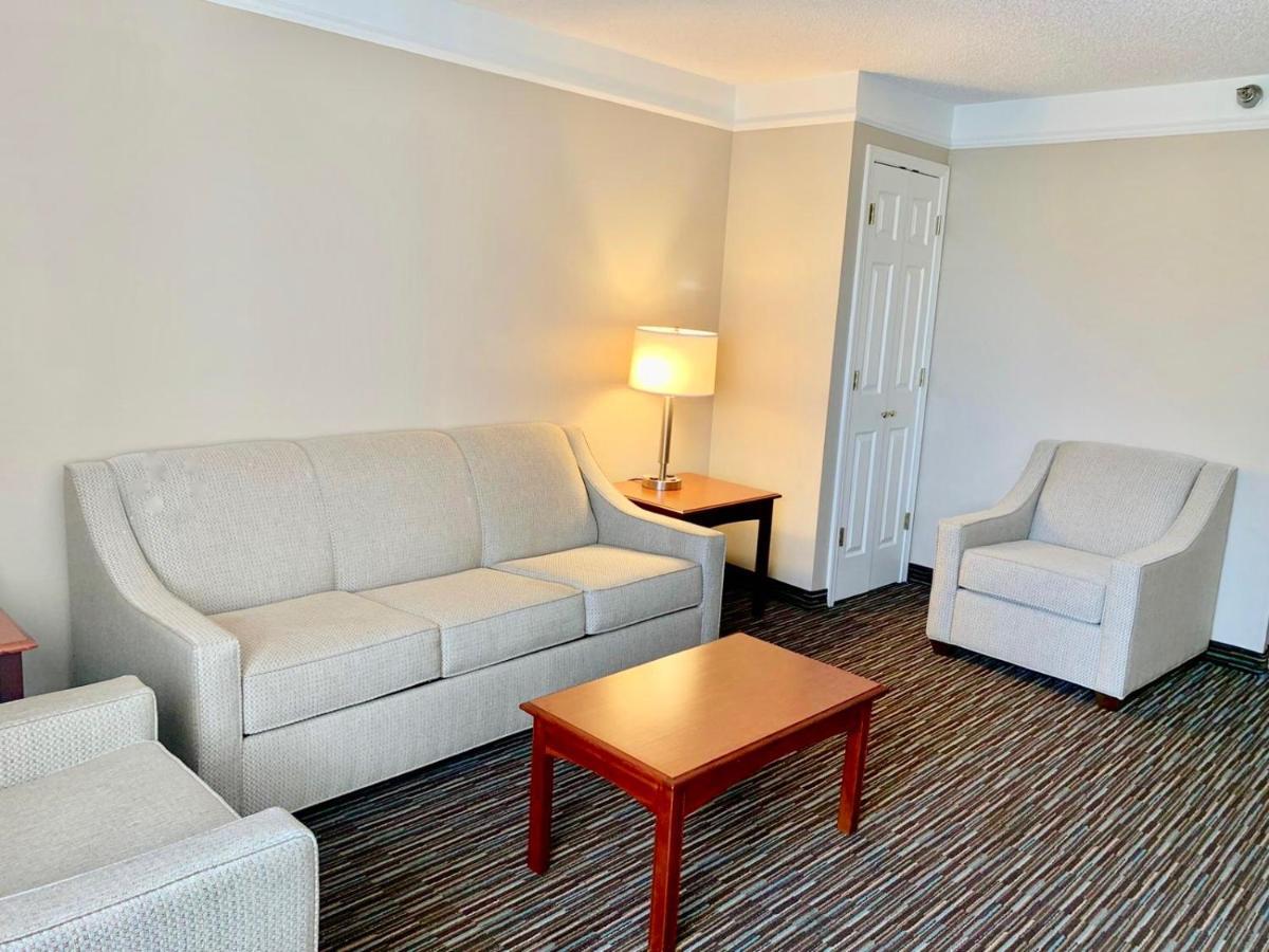 One-Bedroom King Suite Non-Smoking