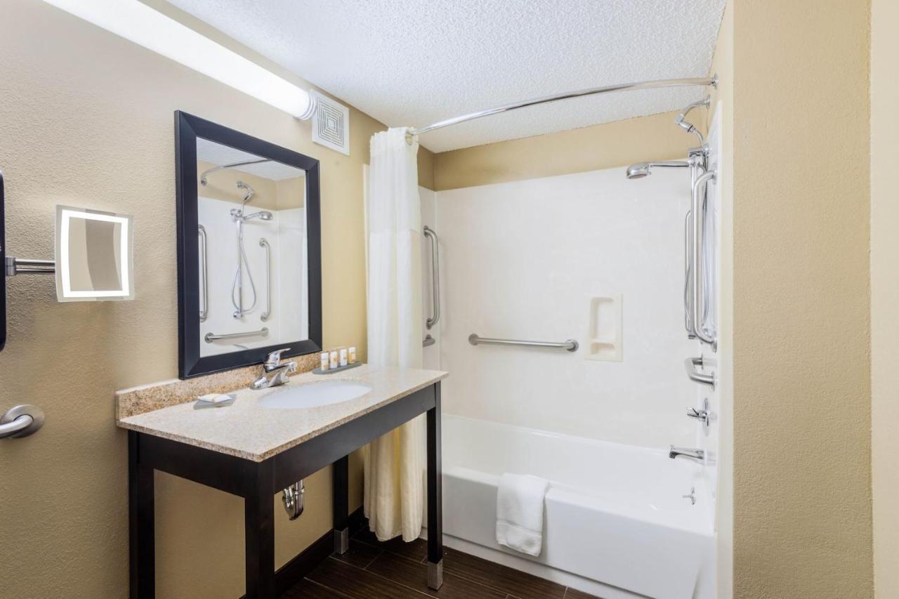 One-Bedroom King Suite - Non-Smoking