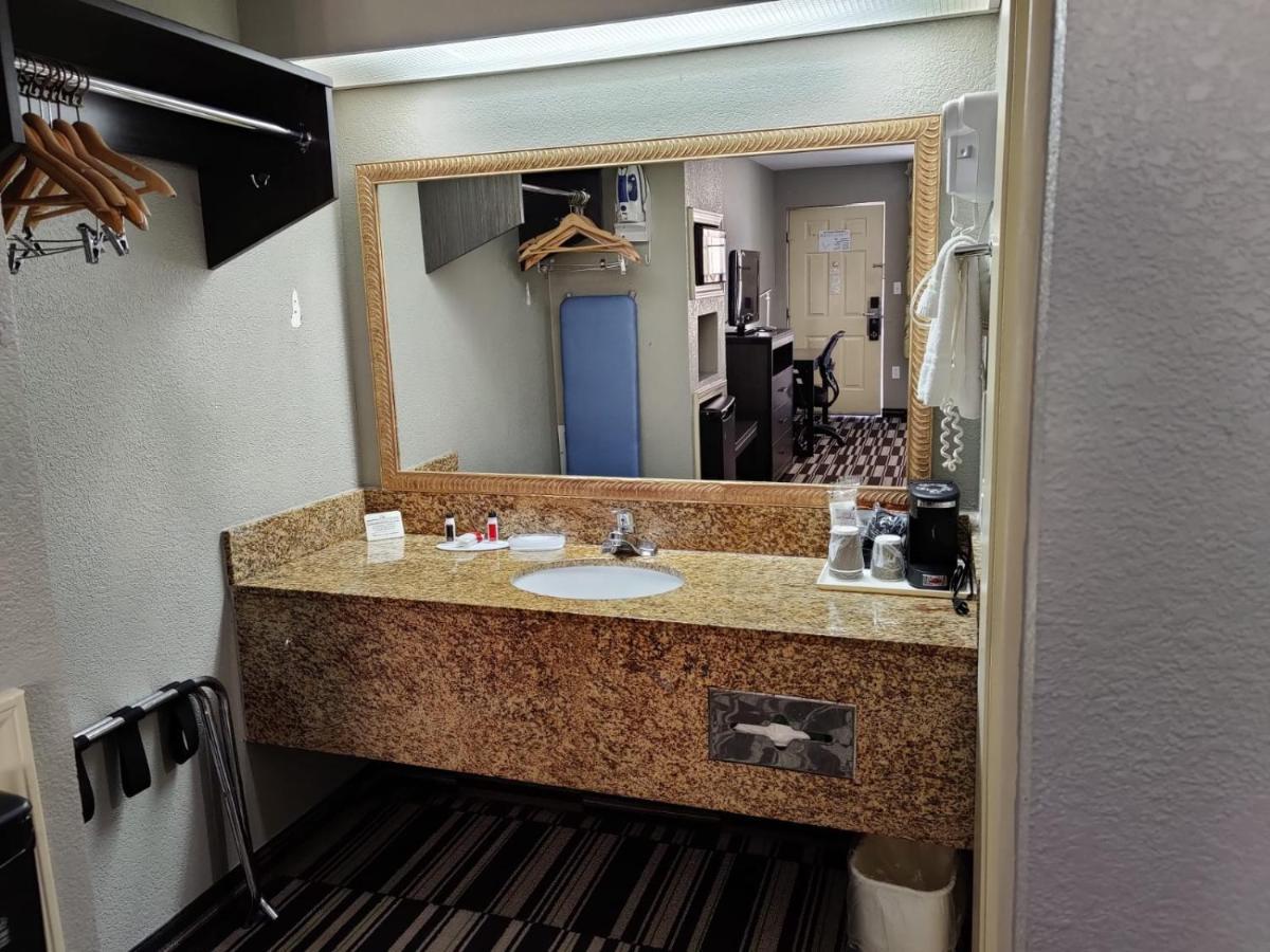 Deluxe King Room Smoking