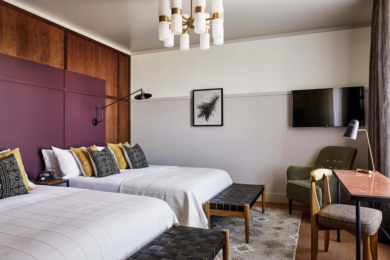 Roomy 2 Queen Beds