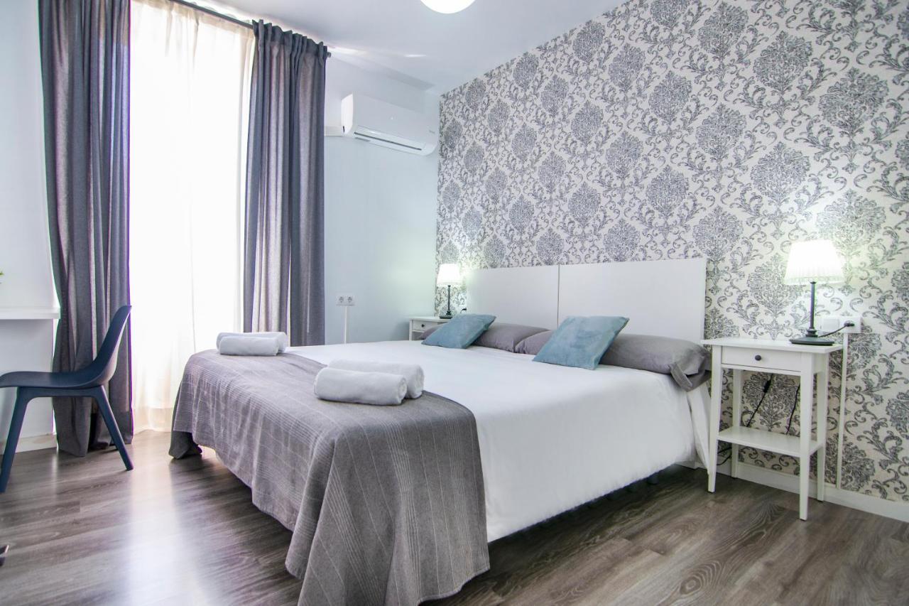 Doppel-/Zweibettzimmer mit privatem, externem Bad