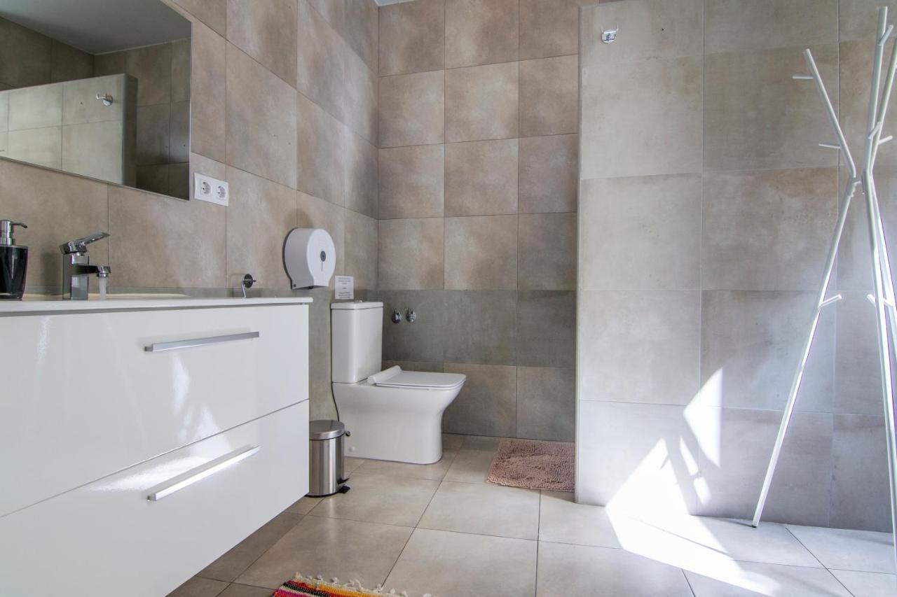 Dreibettzimmer mit Stadtblick