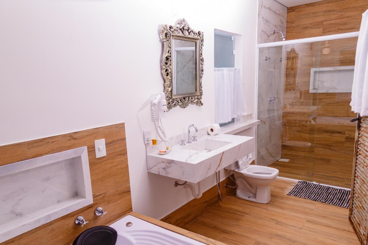 Deluxe Suite Spa Bath