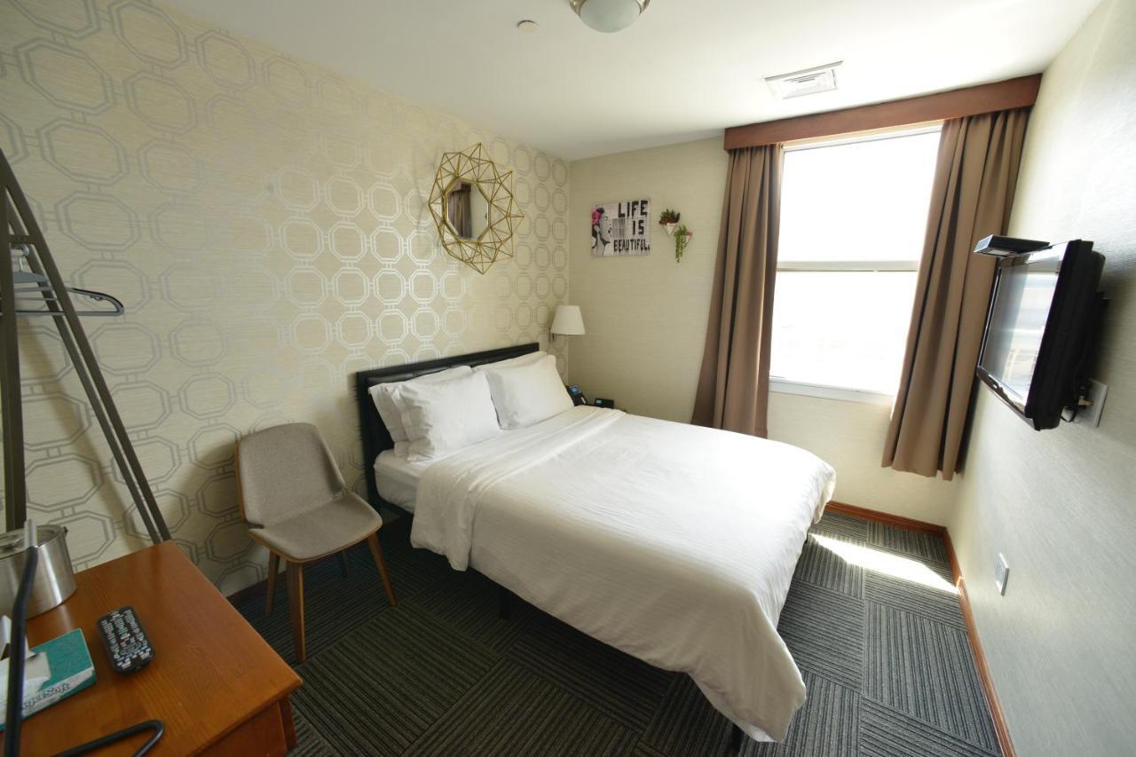 Queen Room