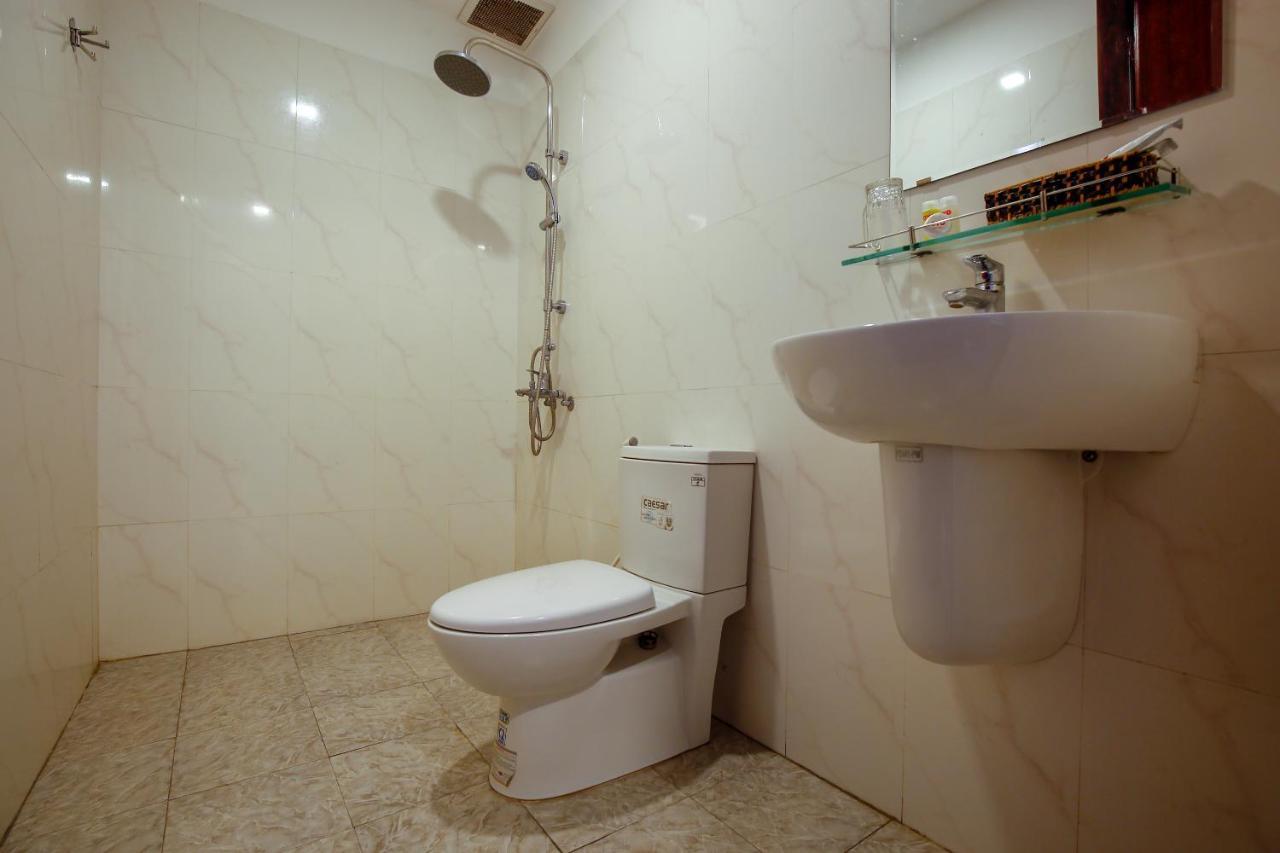 King Room Bathtub Mobility Access