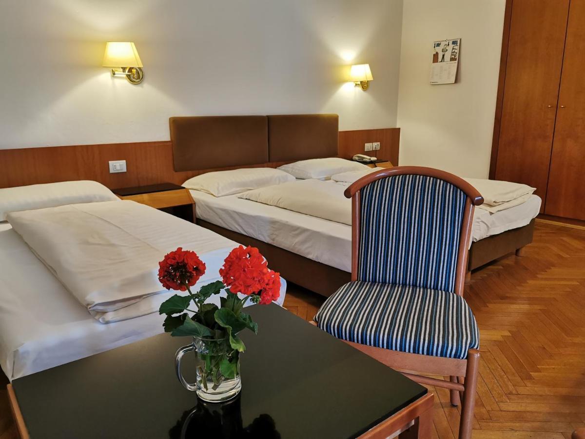 Standard Triple Room,995195797:JPEG