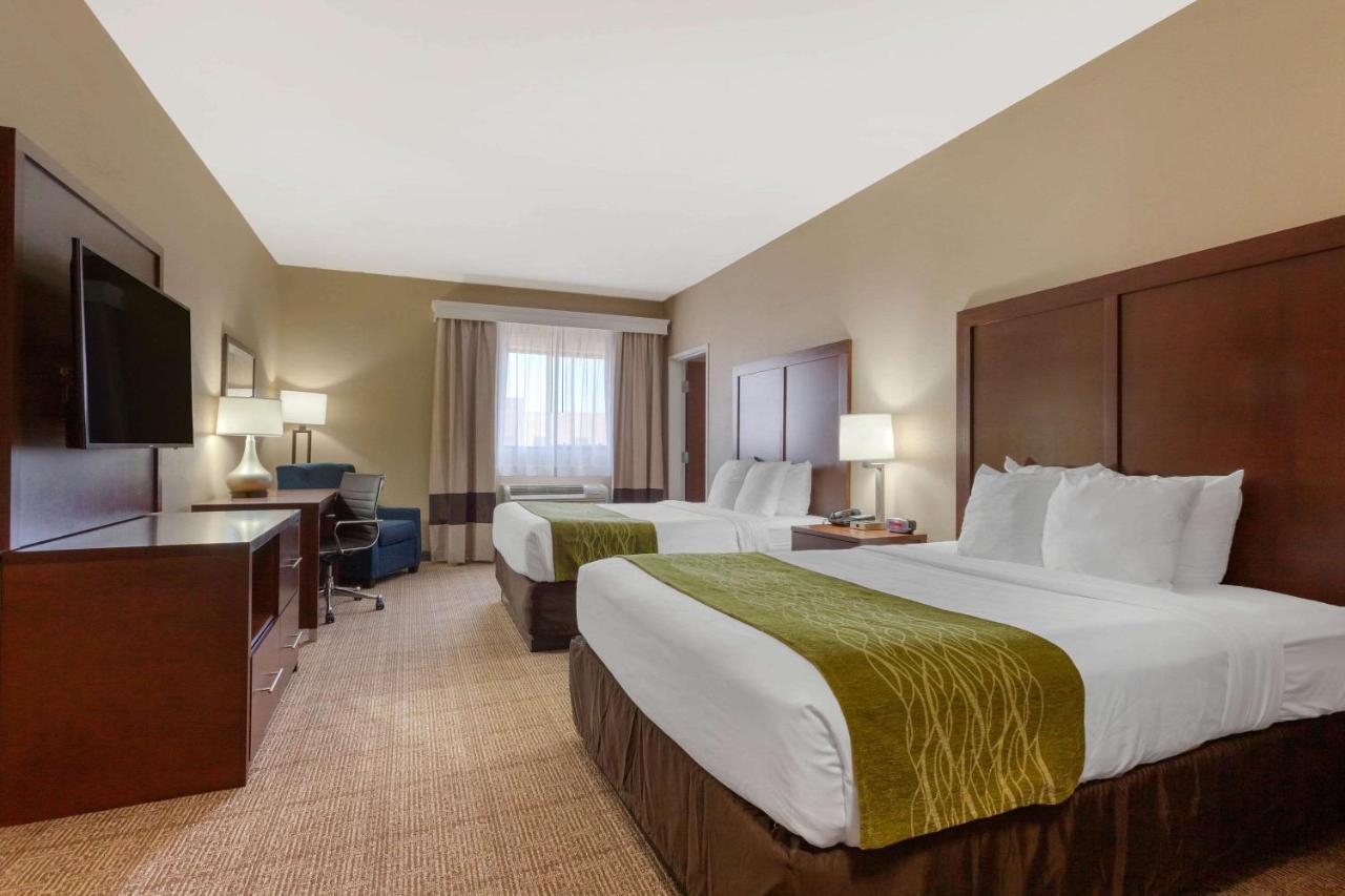 Queen Room with Two Queen Beds and Roll-In Shower - Accessible/Non-Smoking