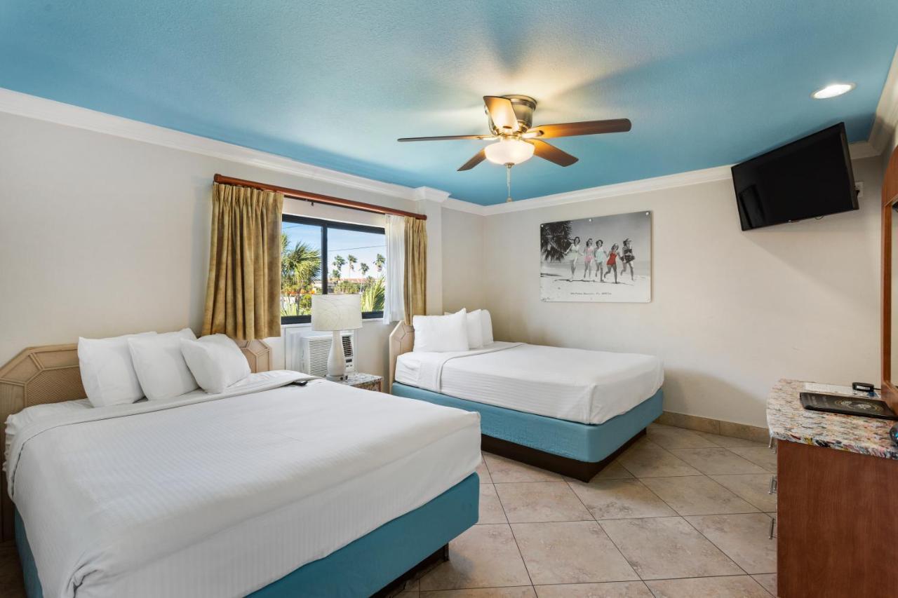 Deluxe One Bedroom Suite 2 Queen Beds Bedroom 1 Sleeper Sofa