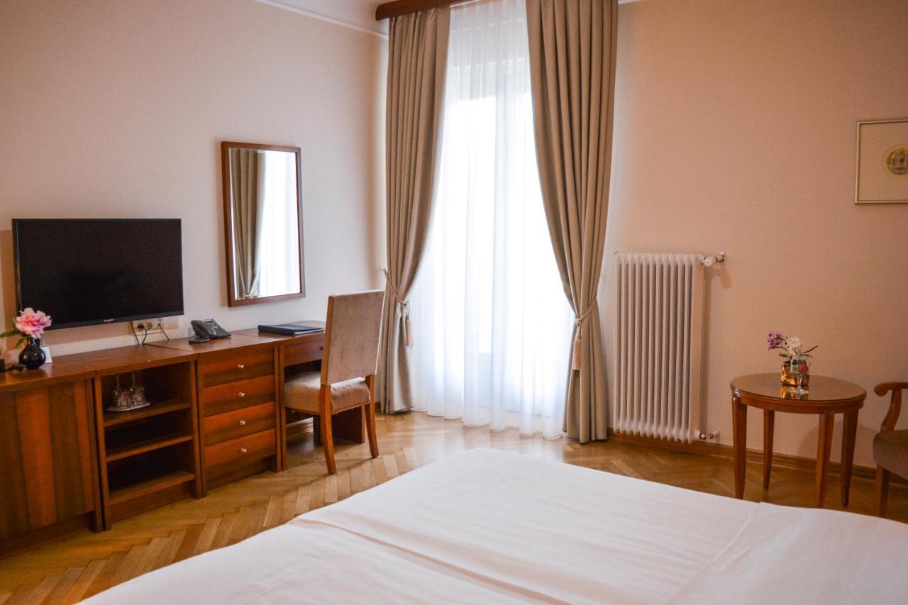 Double or Twin Room Balcony Lake View