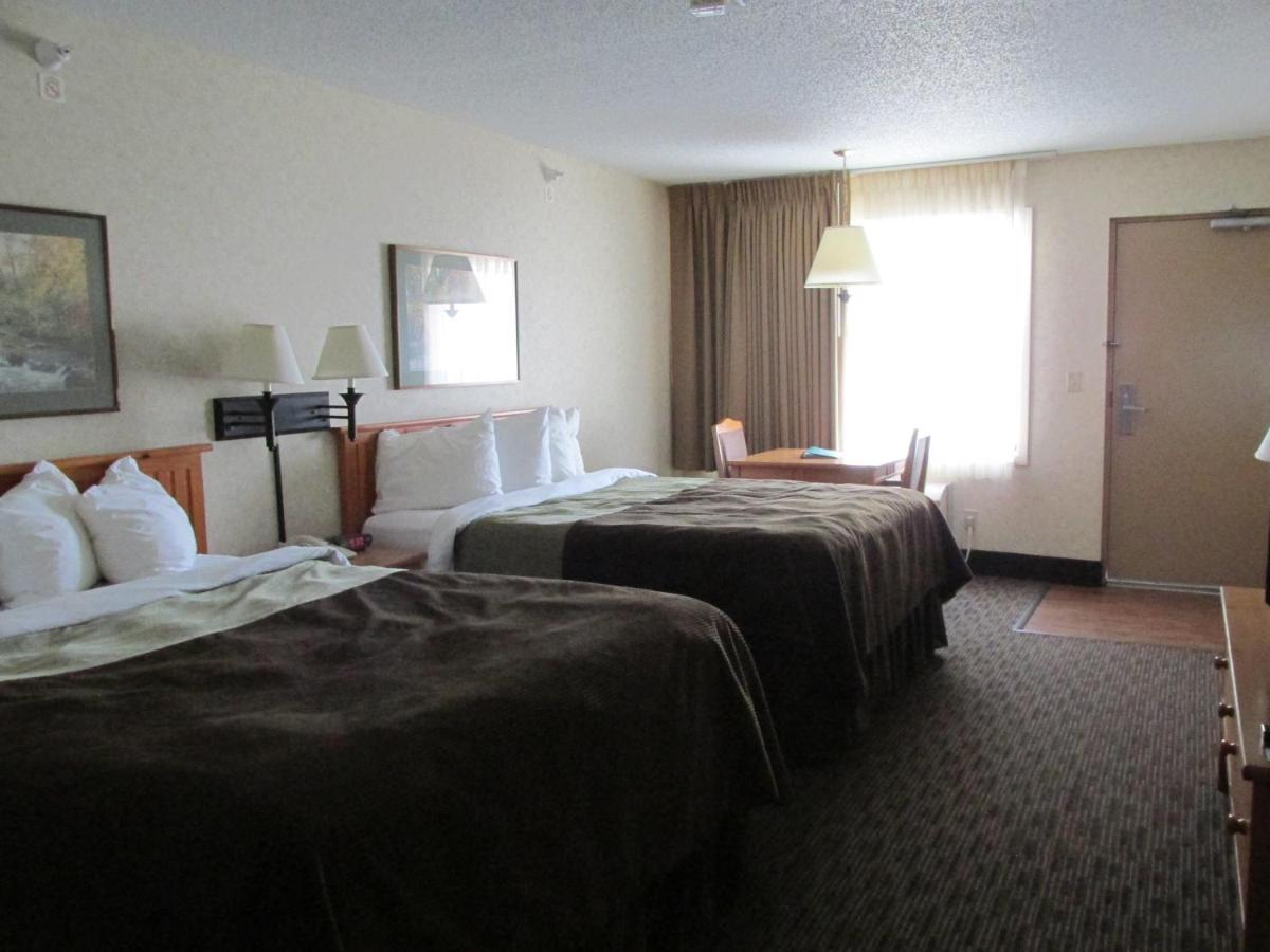 Standard Queen Room Two Queen Beds