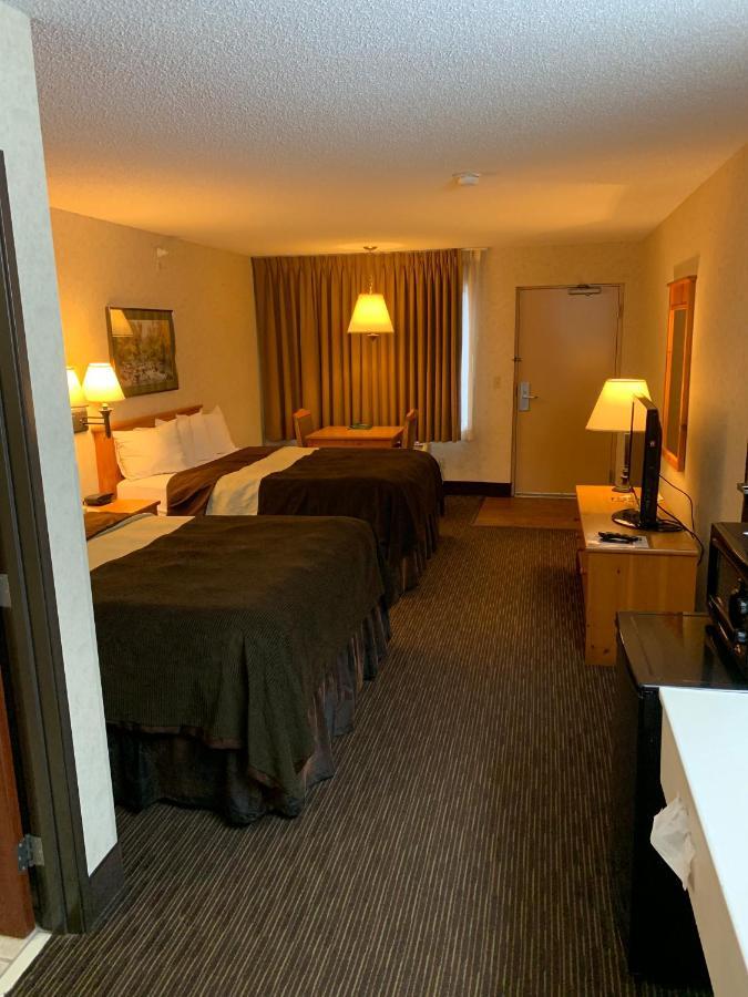 Standard Queen Room Two Queen Beds