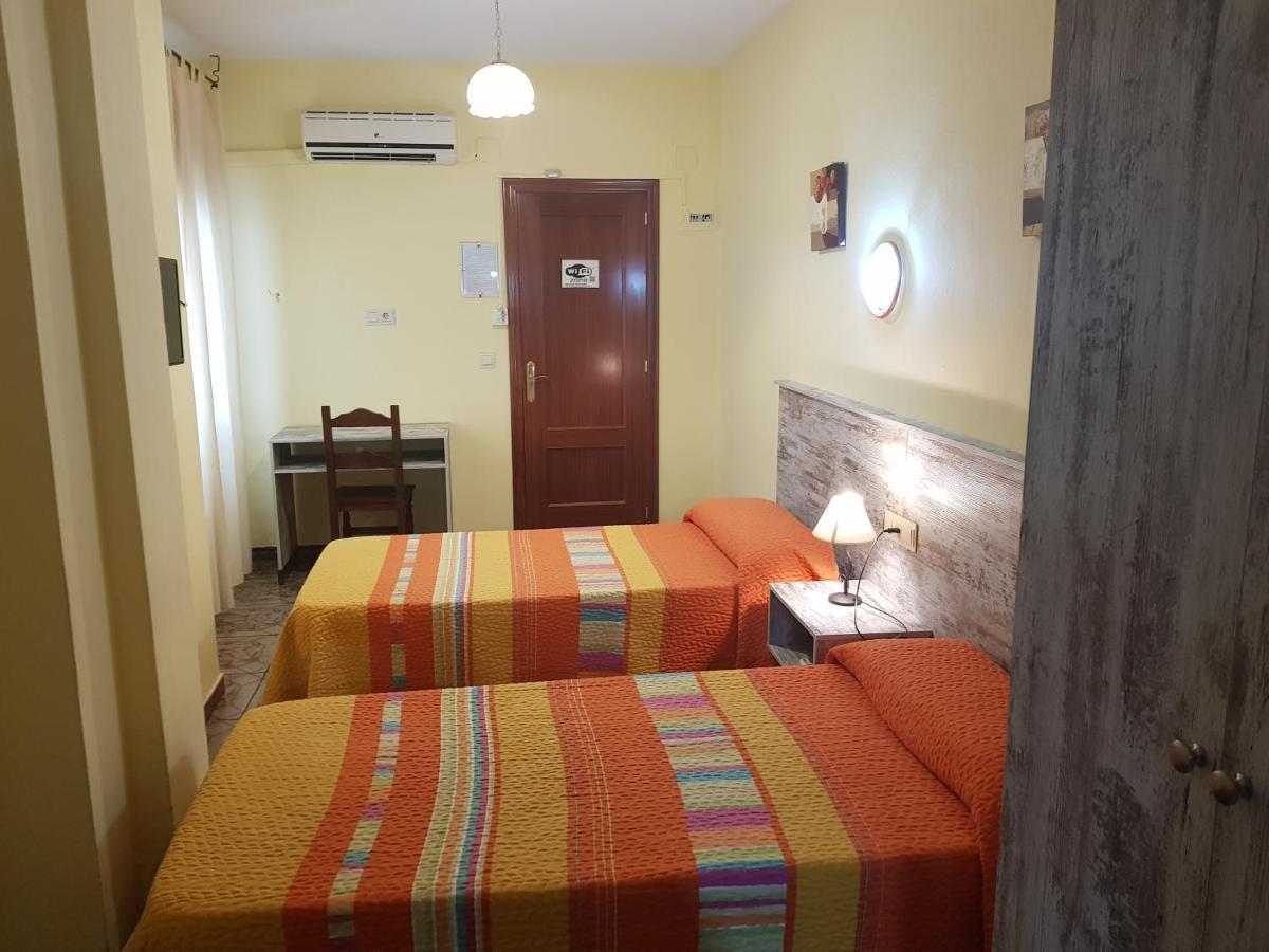 Twin Room Private Bathroom