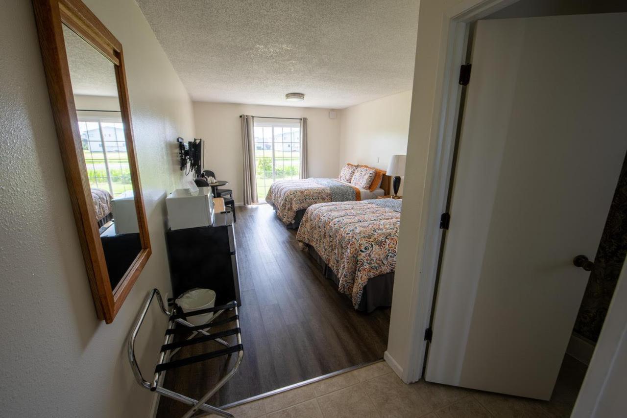 Two Queen Beds Lower Floor Dogs Allowed