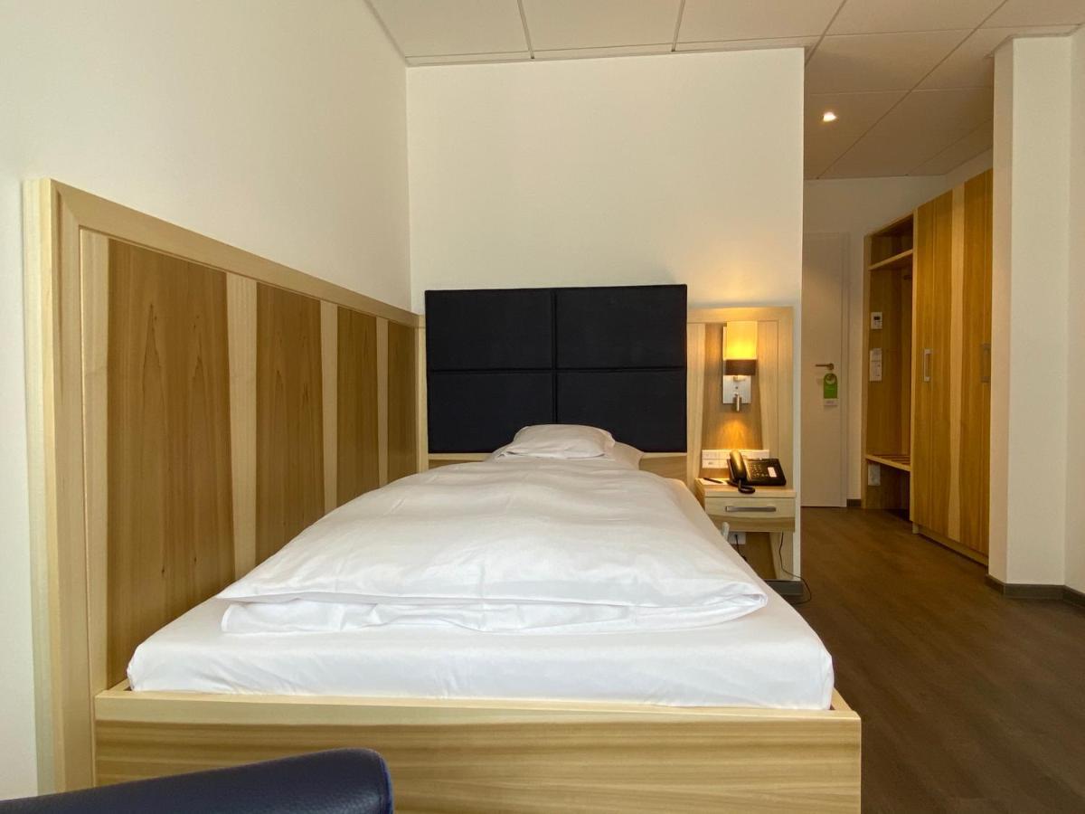 Single Room,997808718:JPEG