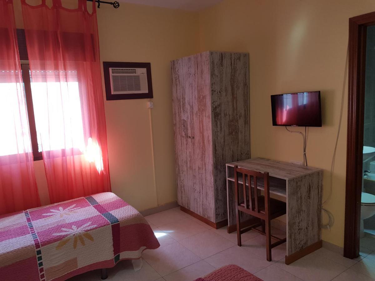 Basic Triple Room Private Bathroom