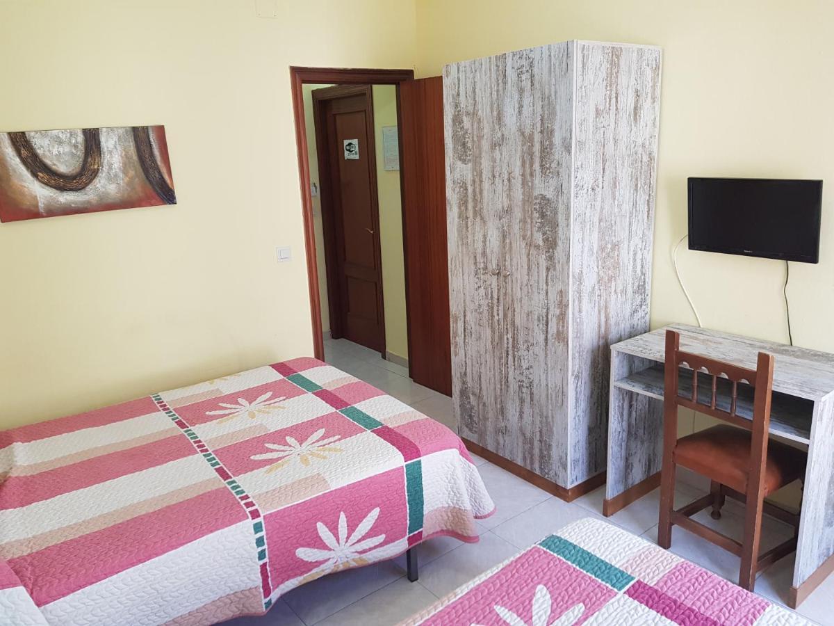 Basic Triple Room Private Bathroom