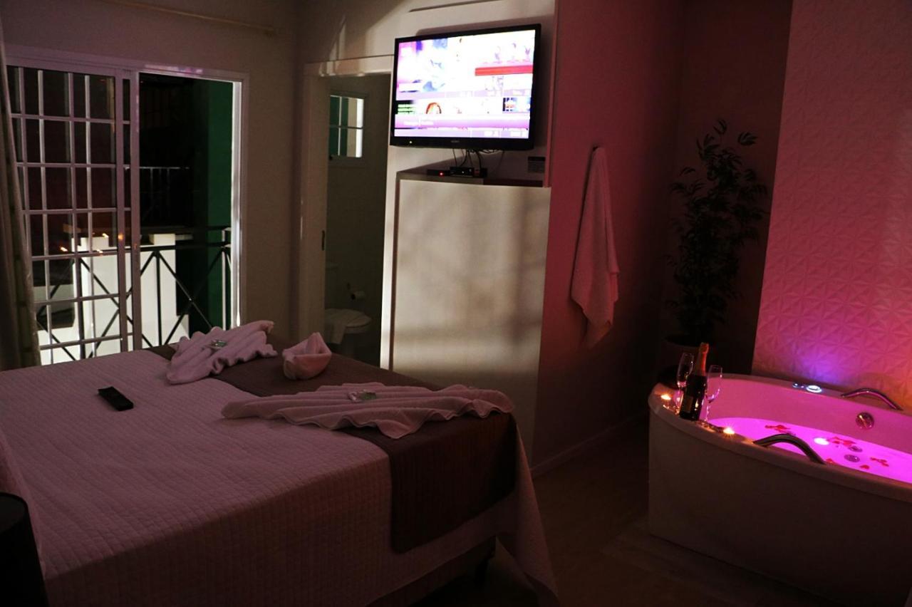 Deluxe Suite Spa Bath