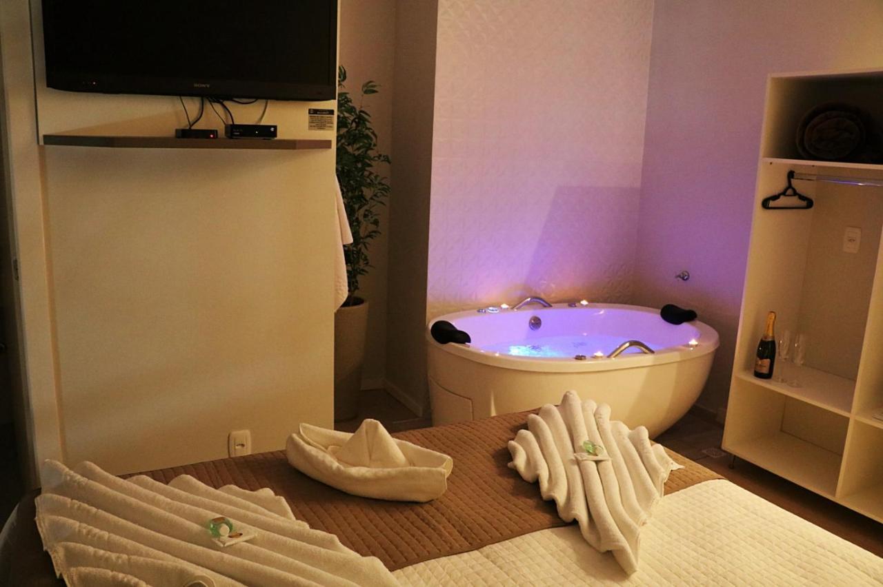Deluxe Suite Spa Bath