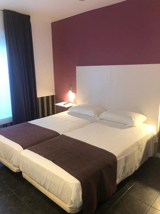 Double or Twin Room Private Bathroom