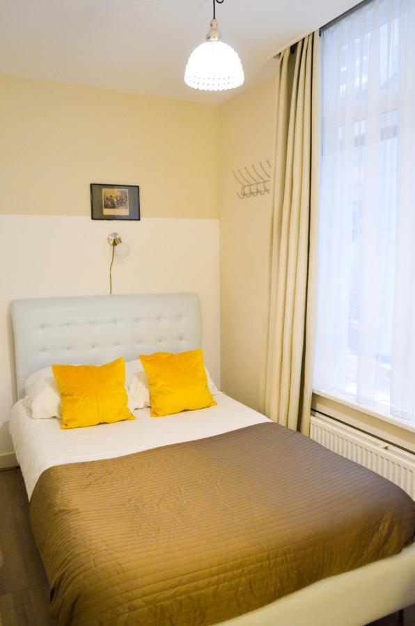Kleine Tweepersoonskamer met Eigen Badkamer