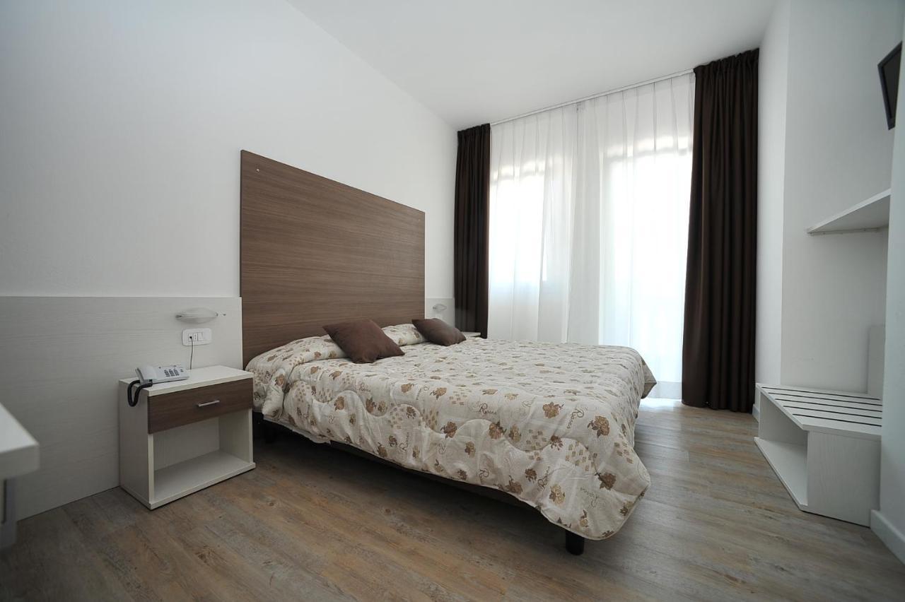 Double or Twin Room,996583558:JPEG