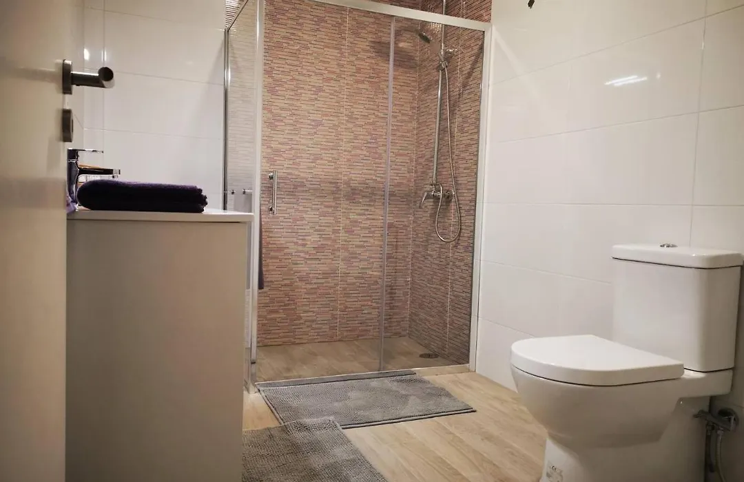 Luxury Room For 6 - Guesthouse-1
