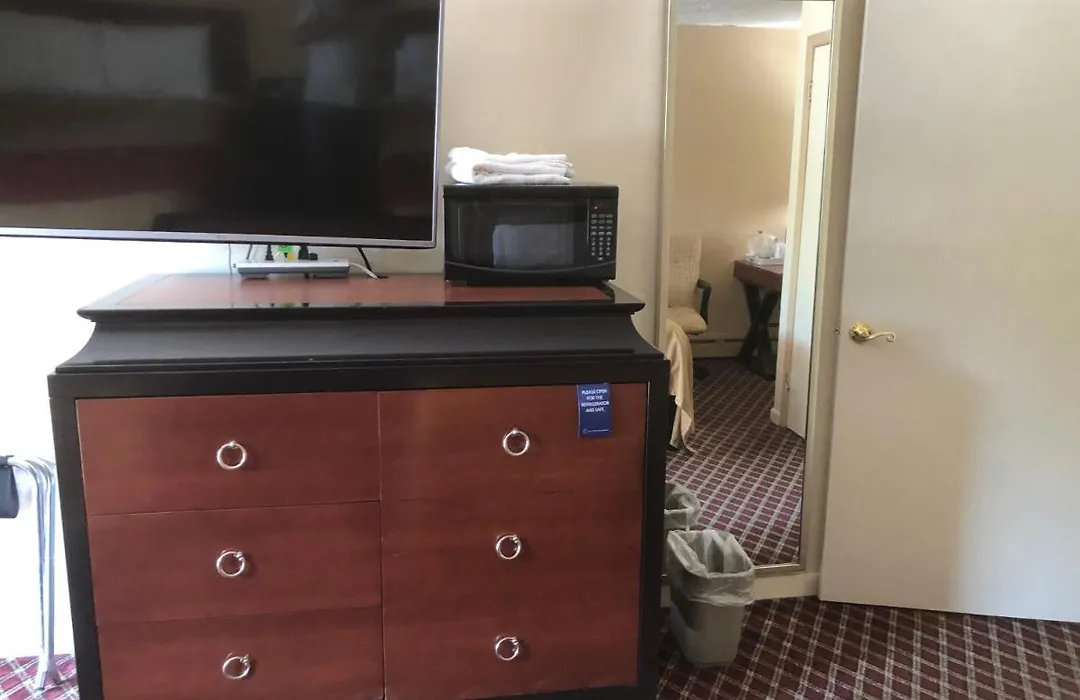 Rodeway Inn-1