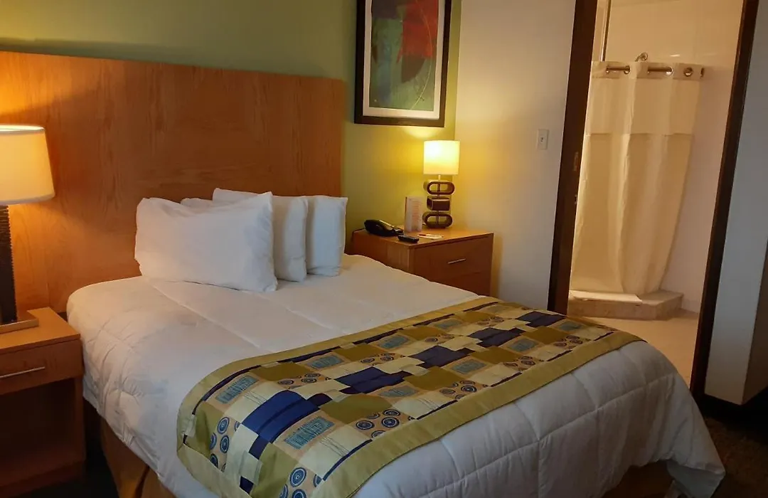 Howard Johnson By Wyndham San Juan Centro Cardiovascular-1