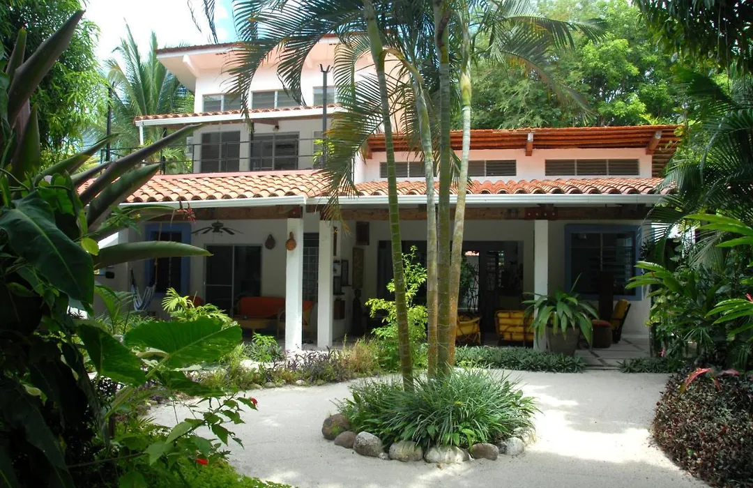 Togo B&B Farallon-1