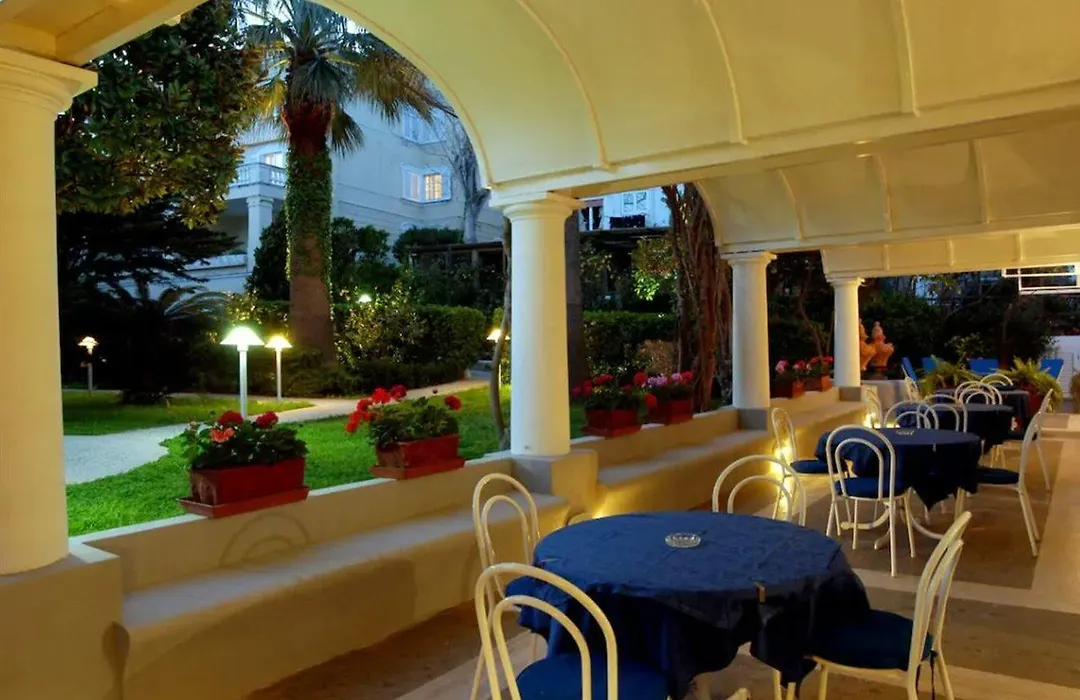 Pazziella Garden&Suites-1