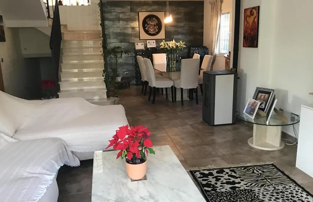Double Room With Shared Bathroom And Shared Communal Areas R4-1