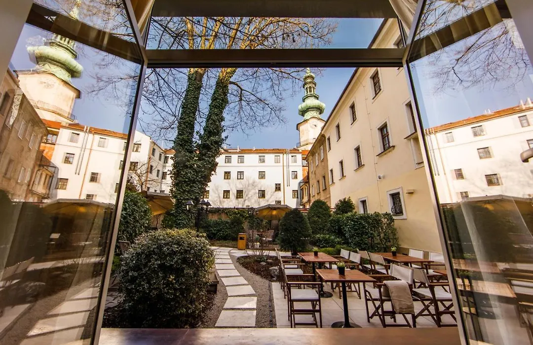 Beigli Hotel & Garden-1