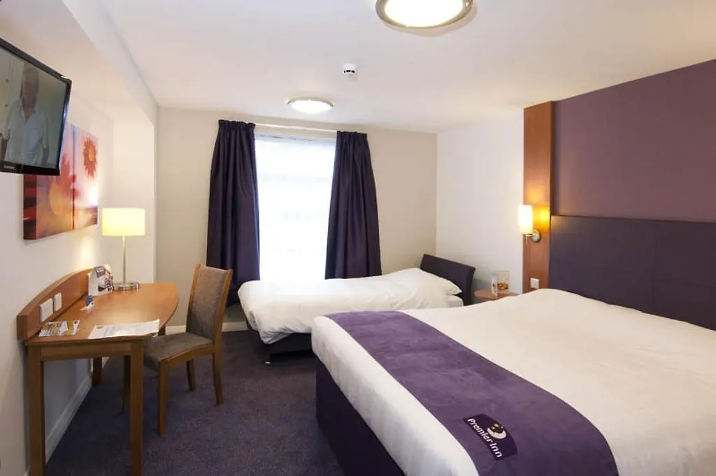 Premier Inn Edinburgh Central-1
