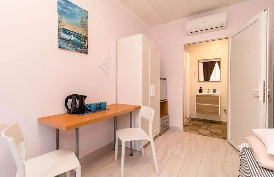 Hostal 7A-1