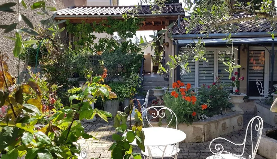 Maison d'Hôtes et Roulotte Le 6 Bis-1