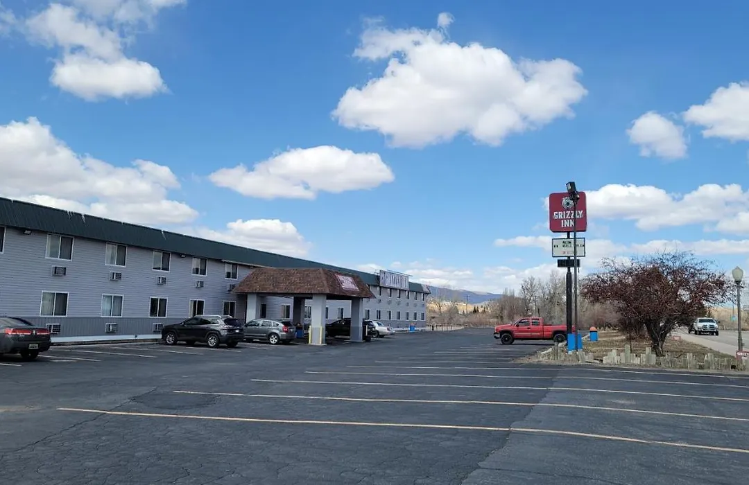 Grizzly Inn-1