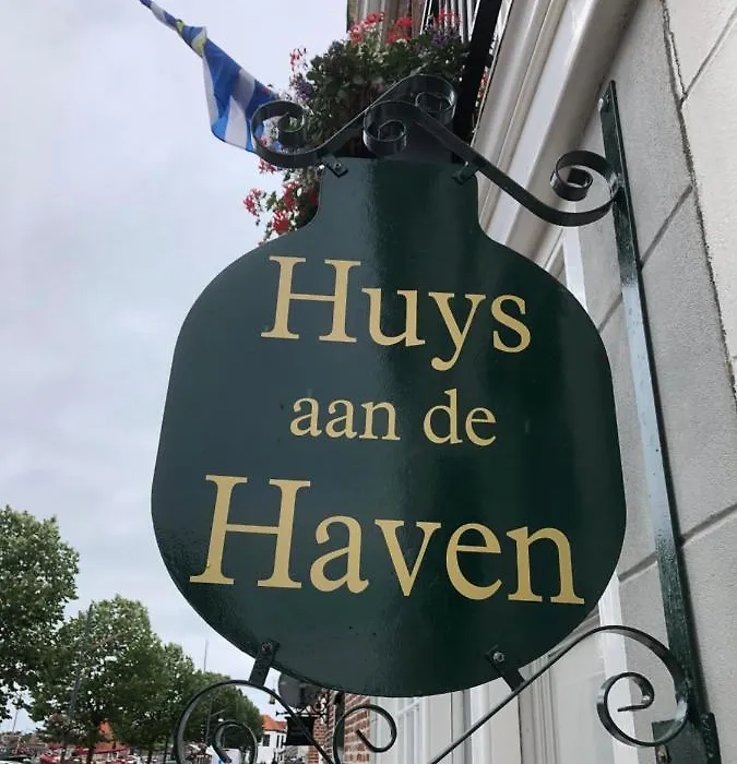 Huys Aan De Haven-1
