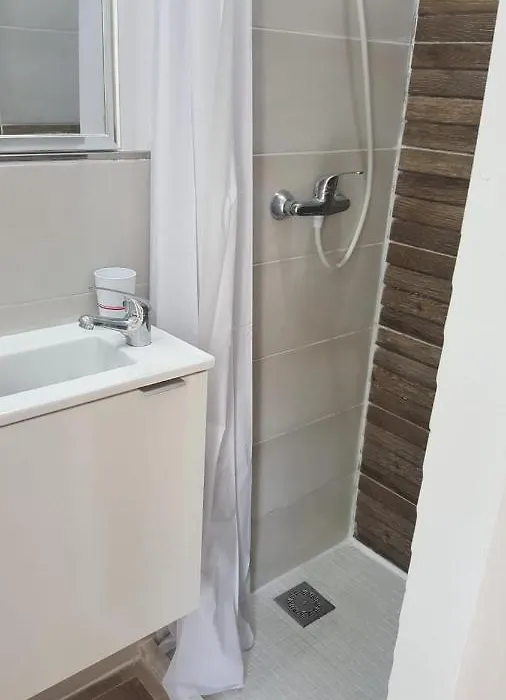 Habitación independiente con Baño-1
